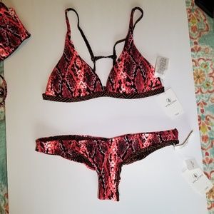 NWOT| Volcom Bikini Triangl Top & Cheeky Bottom